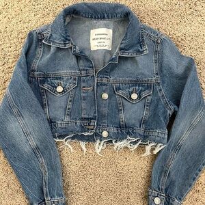 Stradivarius cropped denim jacket! Size XS